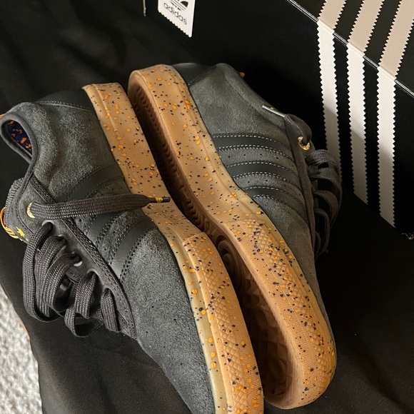 Adidas Lakers x The Hundreds Shoe - Picture 15 of 15